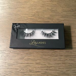 LillyLashes in “Marisa”